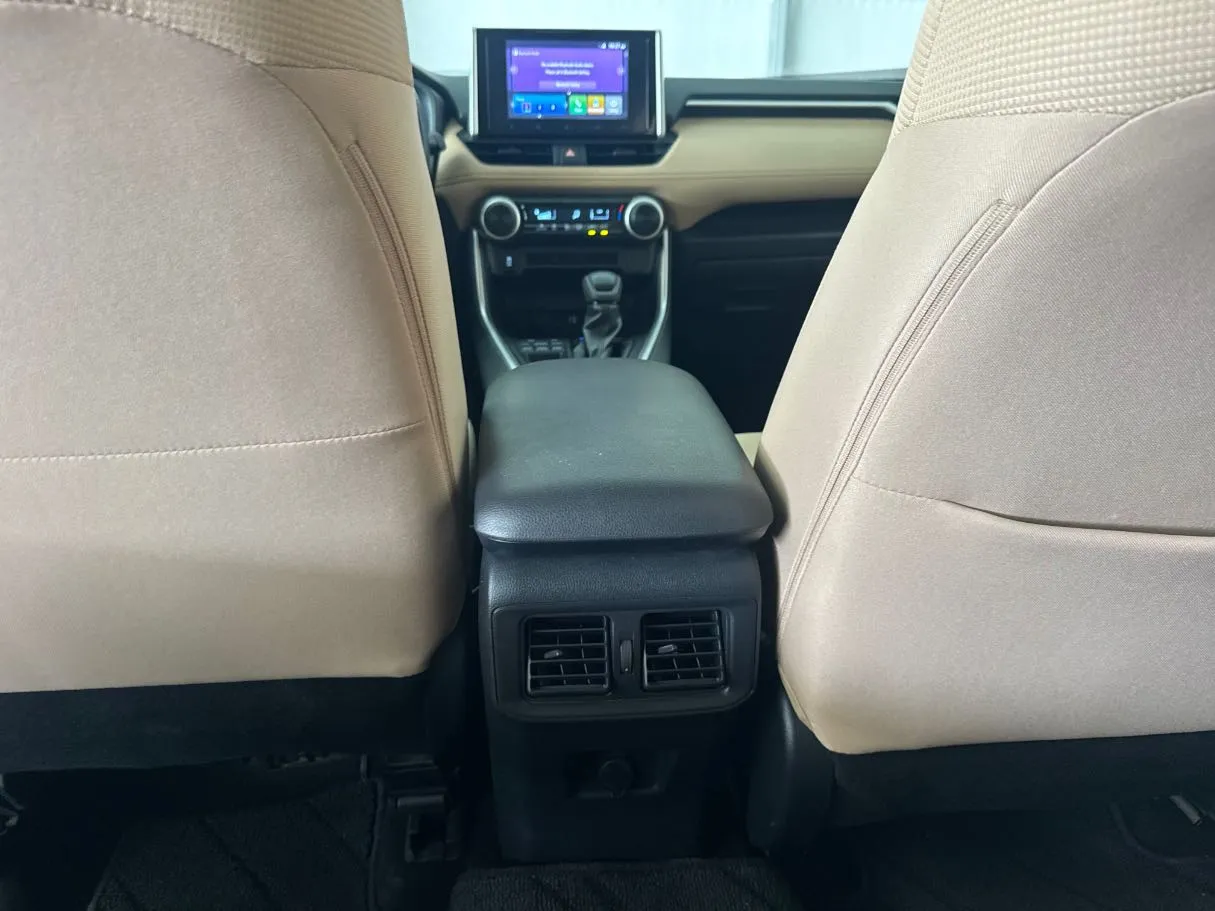 Car image 21
