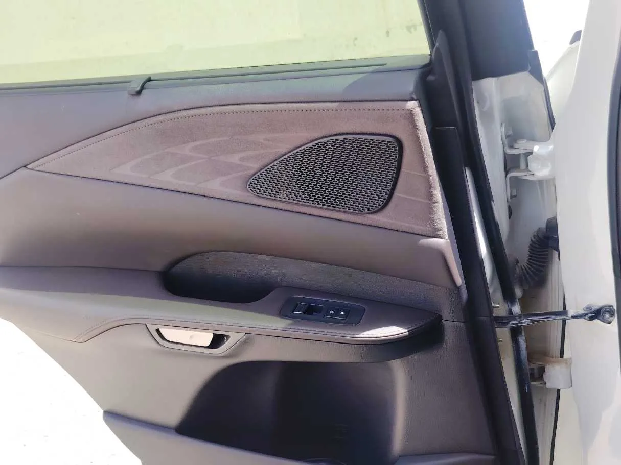Car image 34