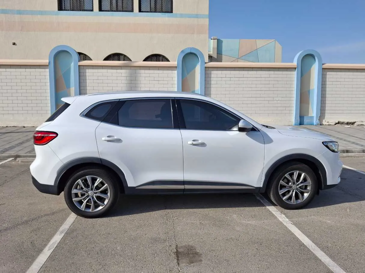 Car image 8