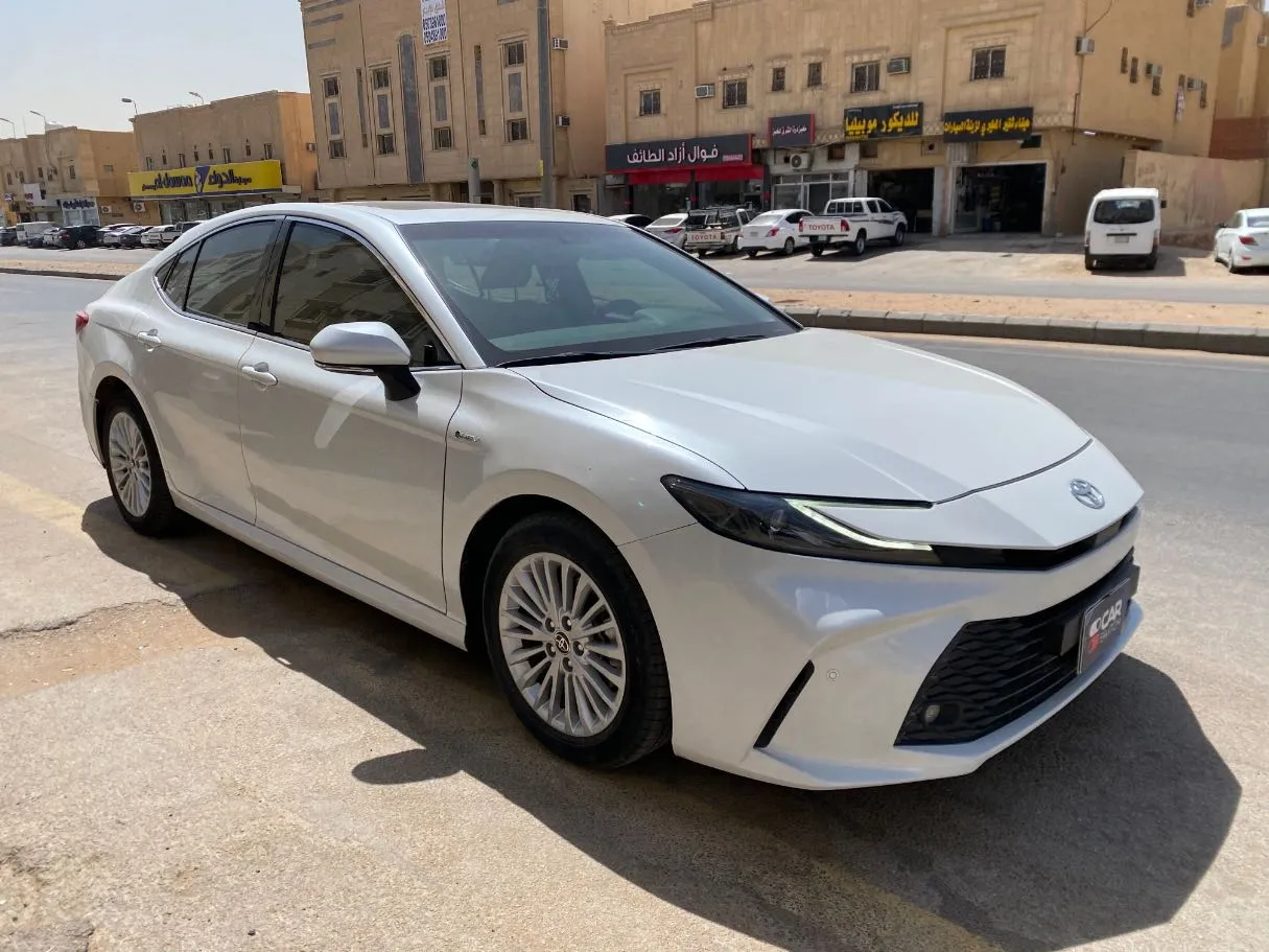 Car image 3