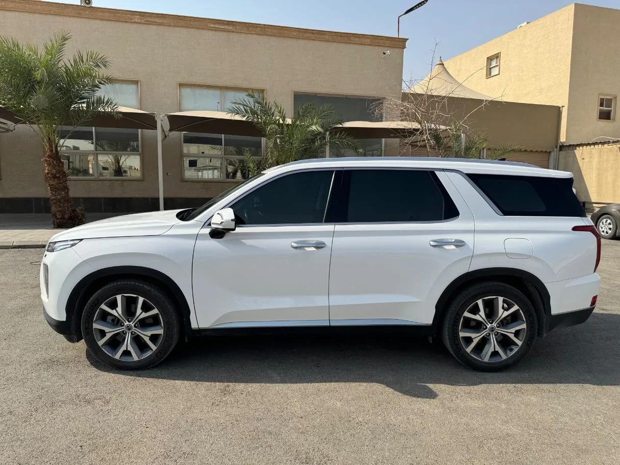 Car image 7