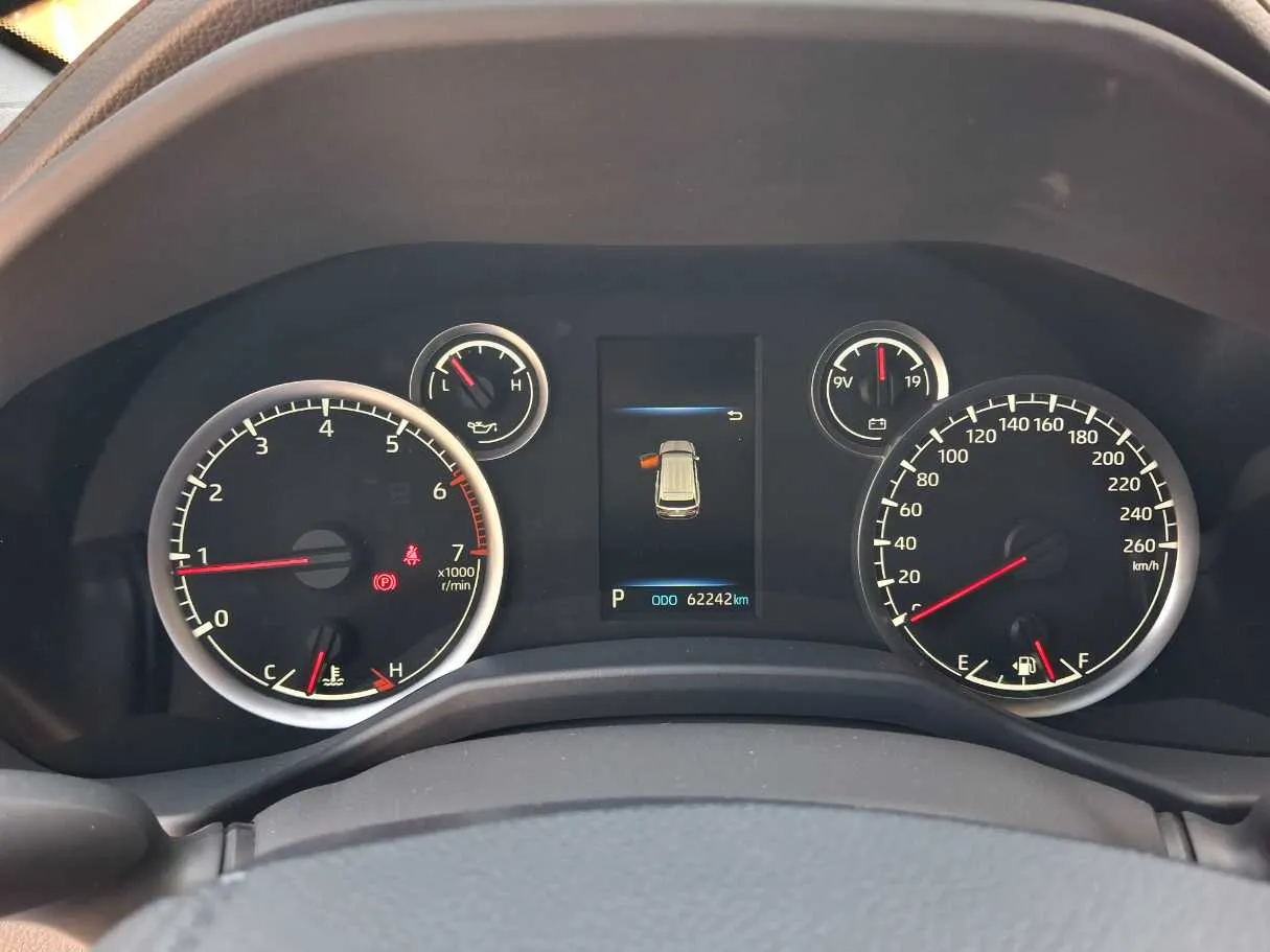 Car image 19
