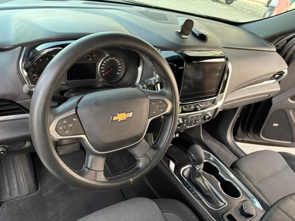 Car image 17