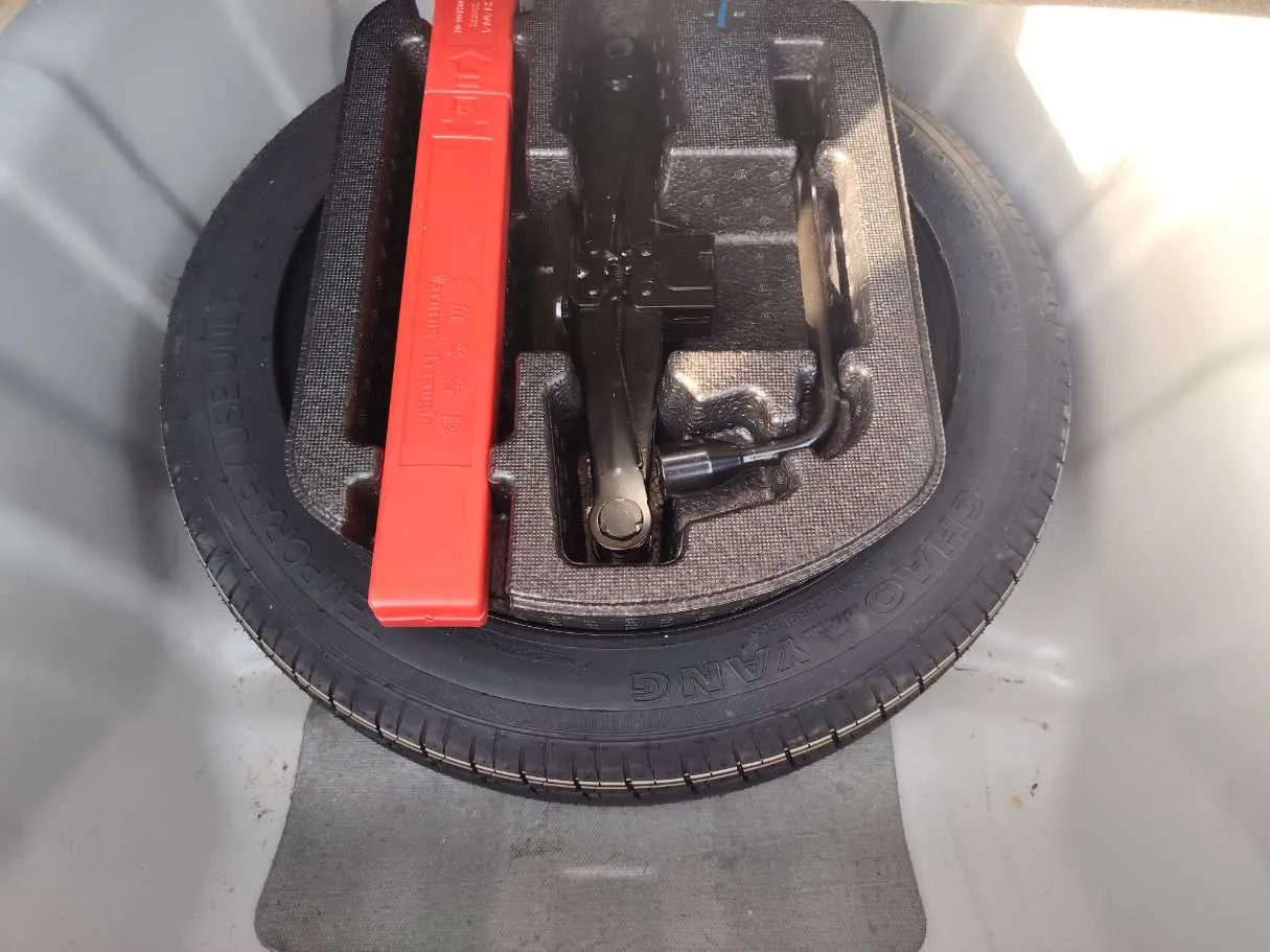 Car image 29