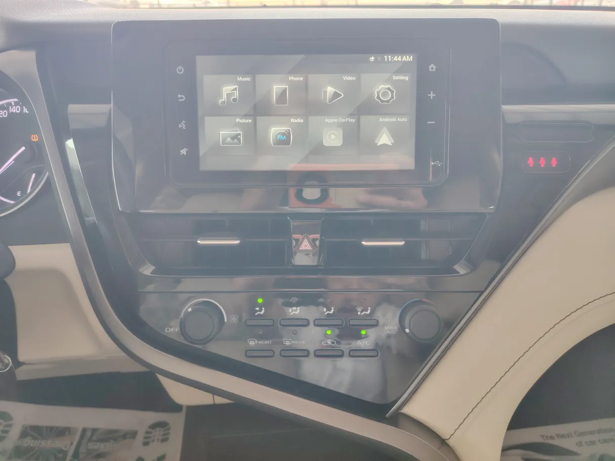Car image 18