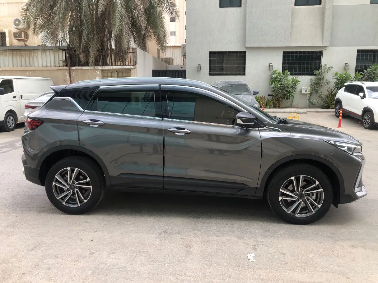 Car image 4