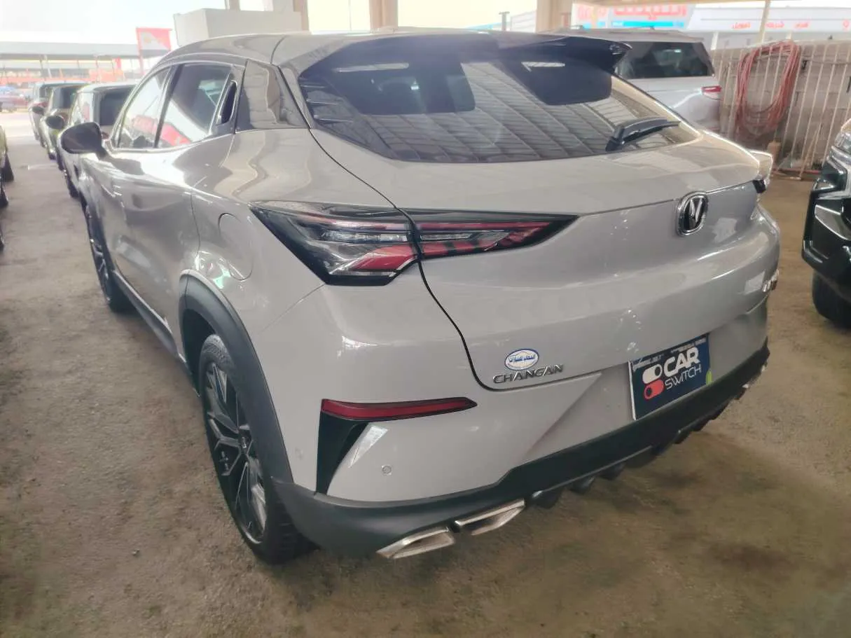 Car image 7