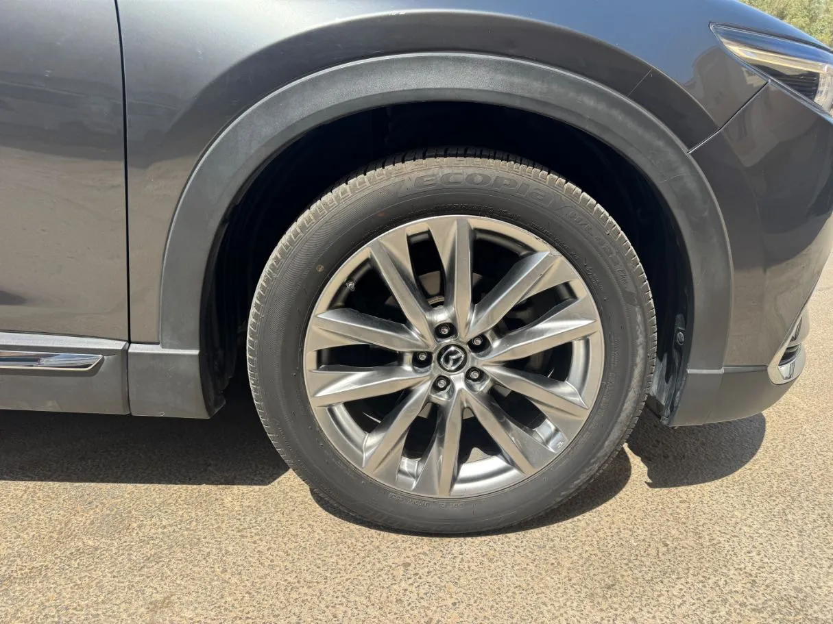 Car image 9