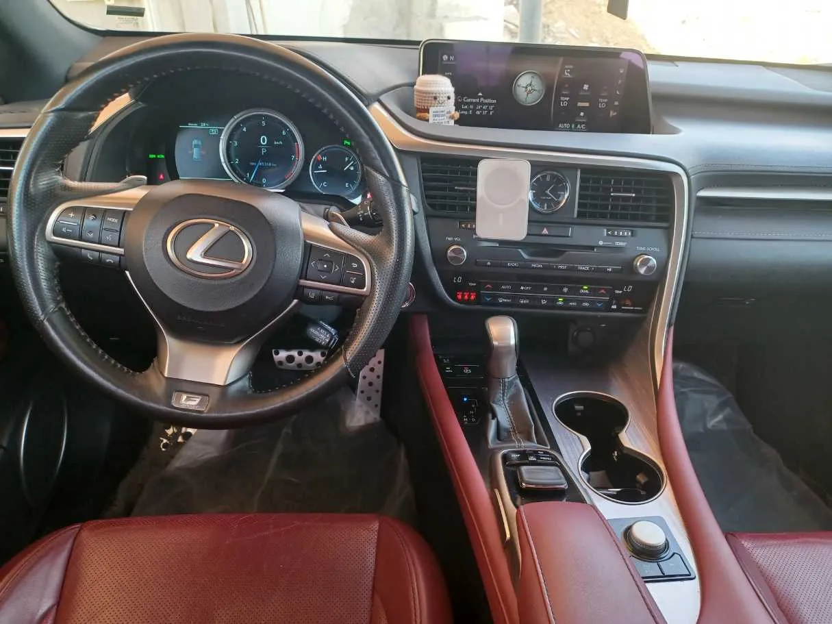 Car image 18