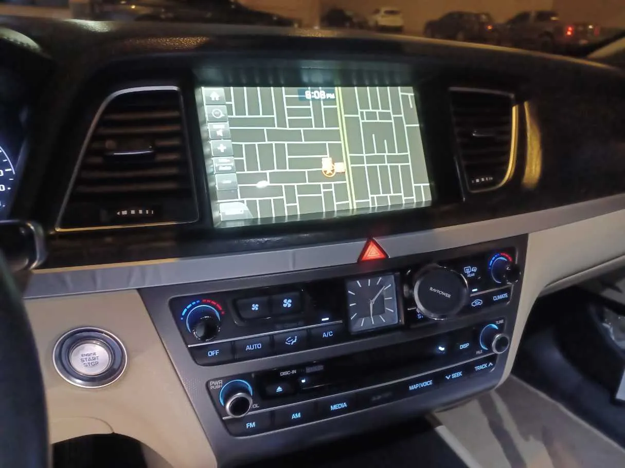 Car image 18