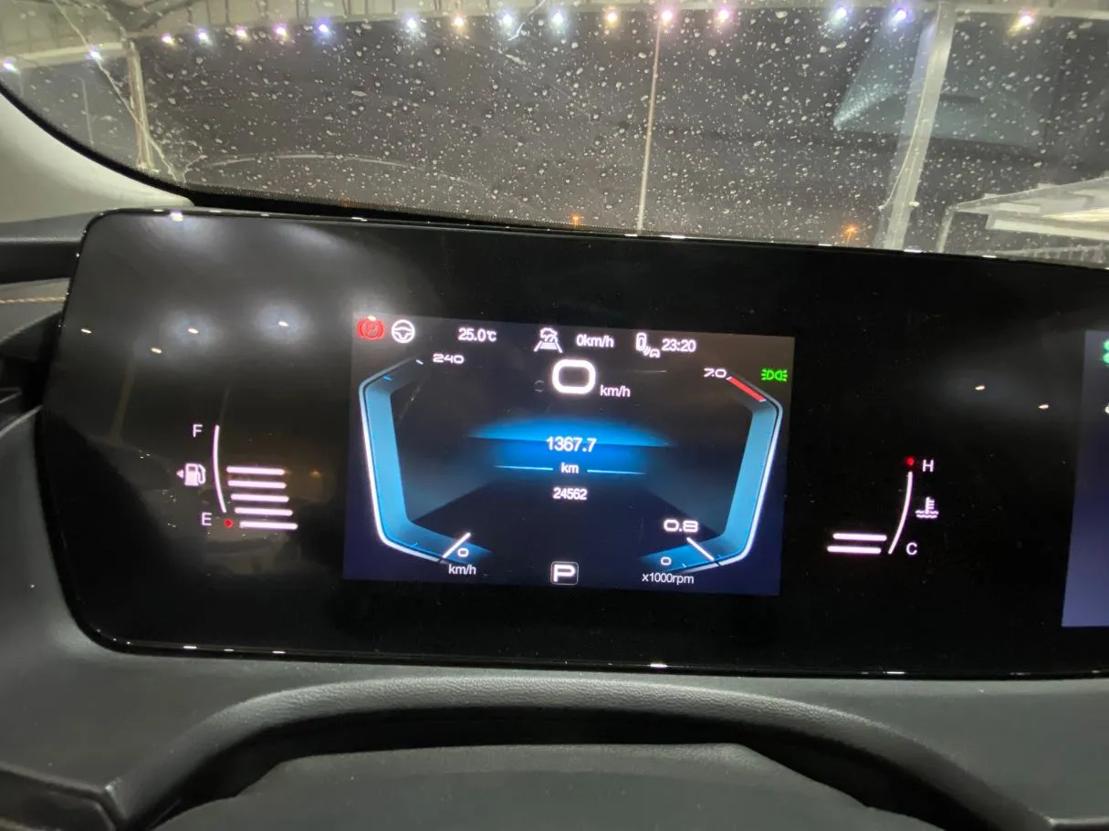 Car image 12