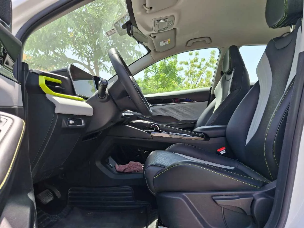 Car image 12