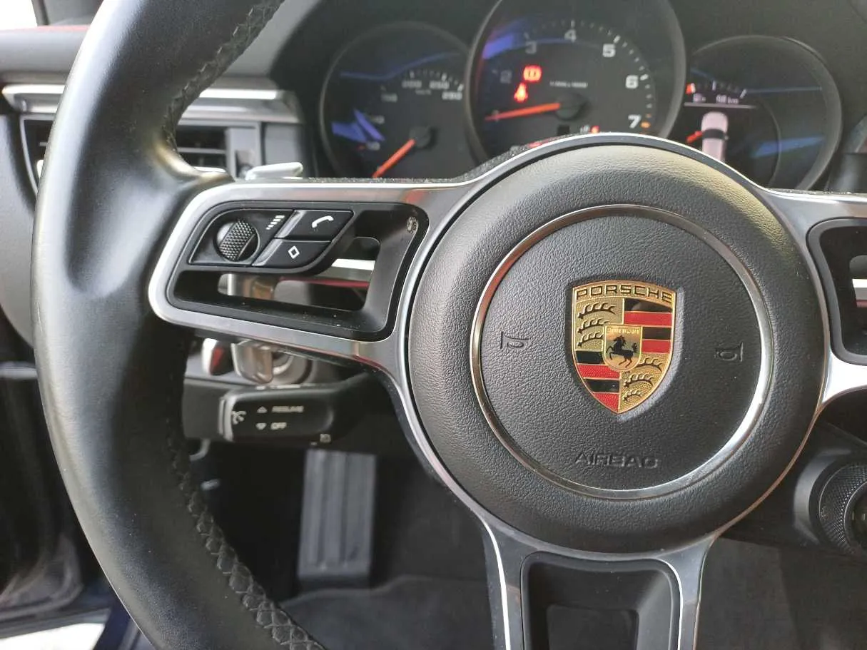 Car image 23