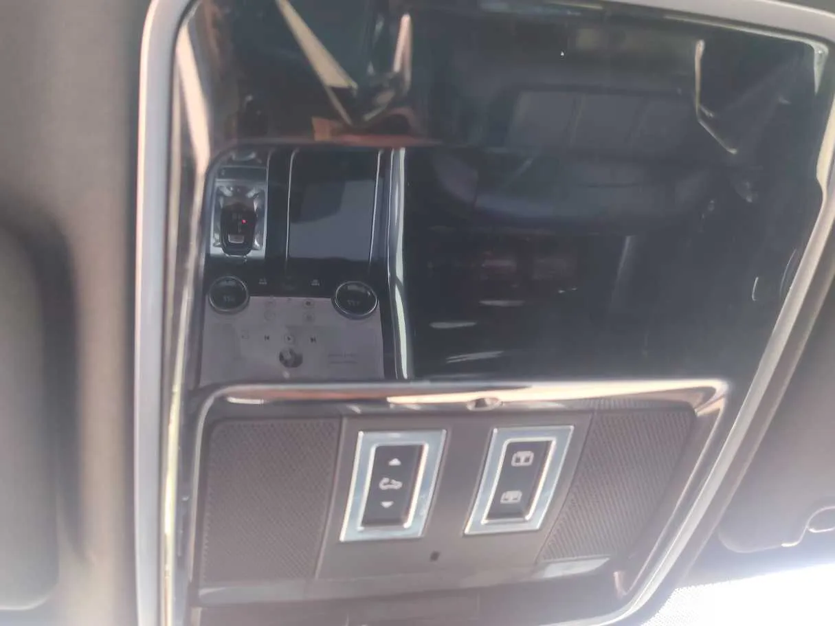 Car image 26