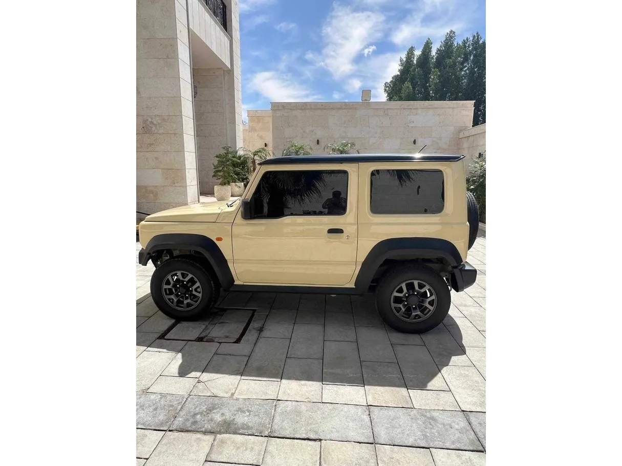 Car image 7