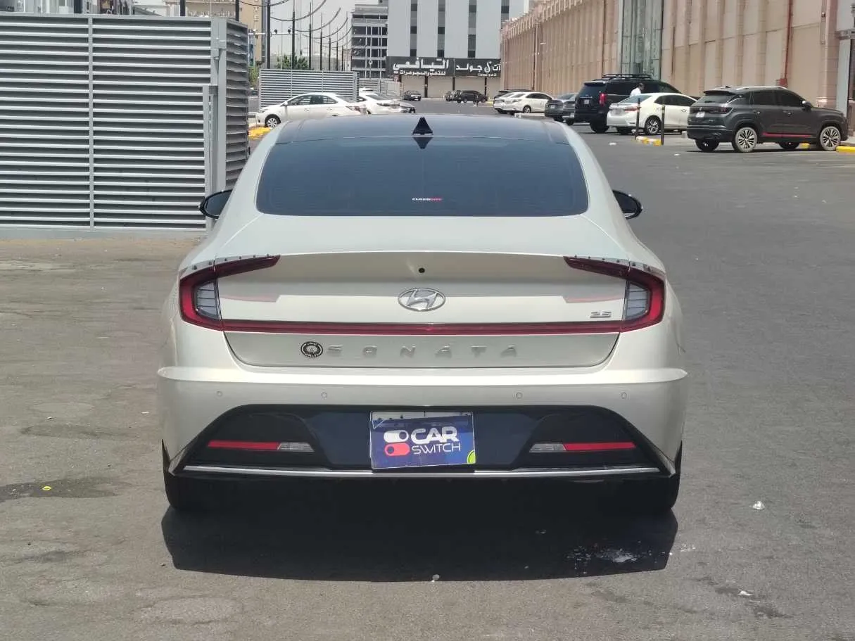 Car image 6