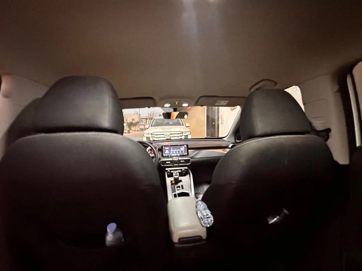 Car image 16