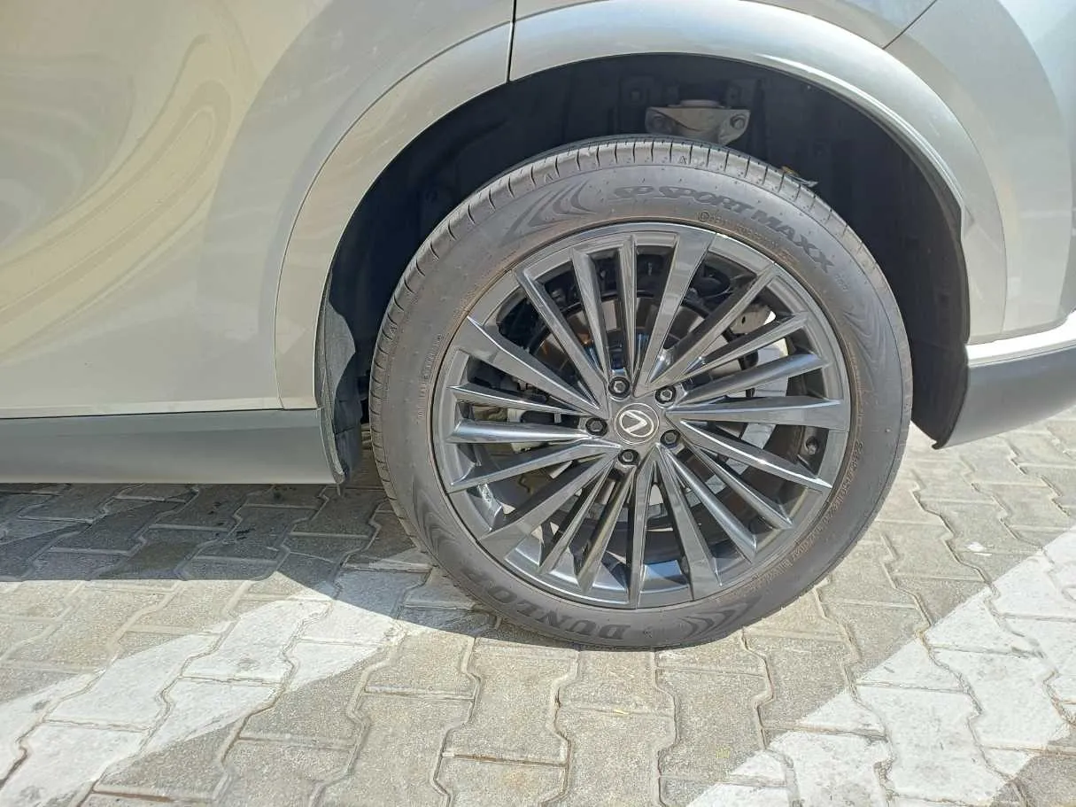 Car image 10