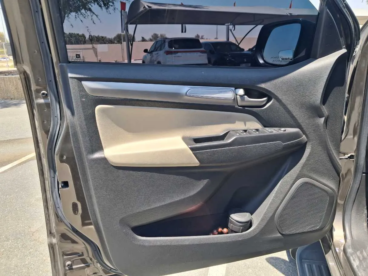 Car image 10