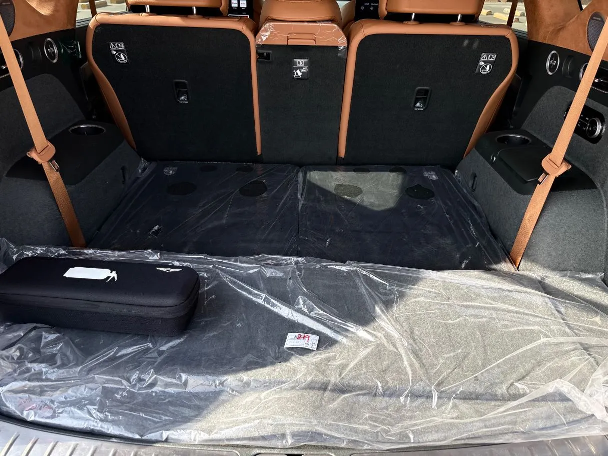 Car image 25
