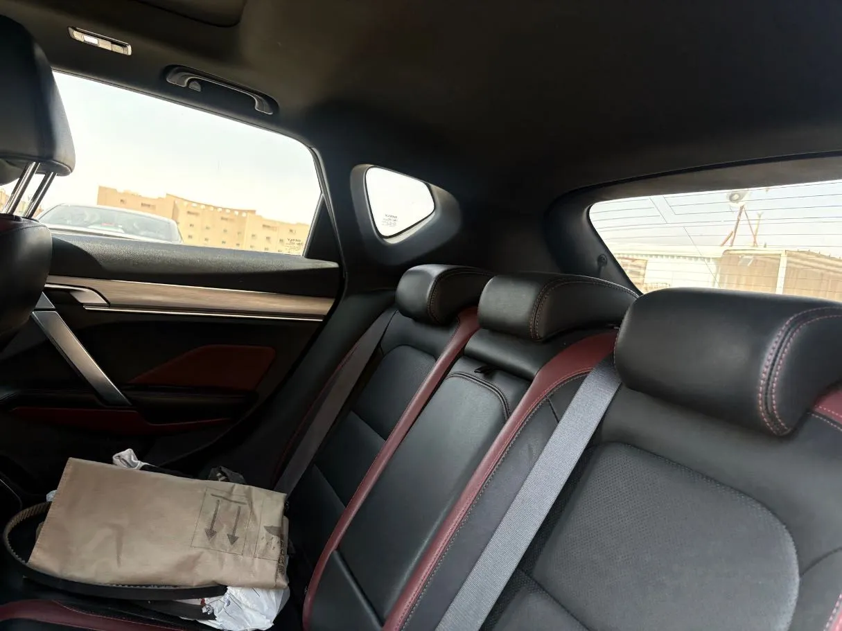 Car image 16