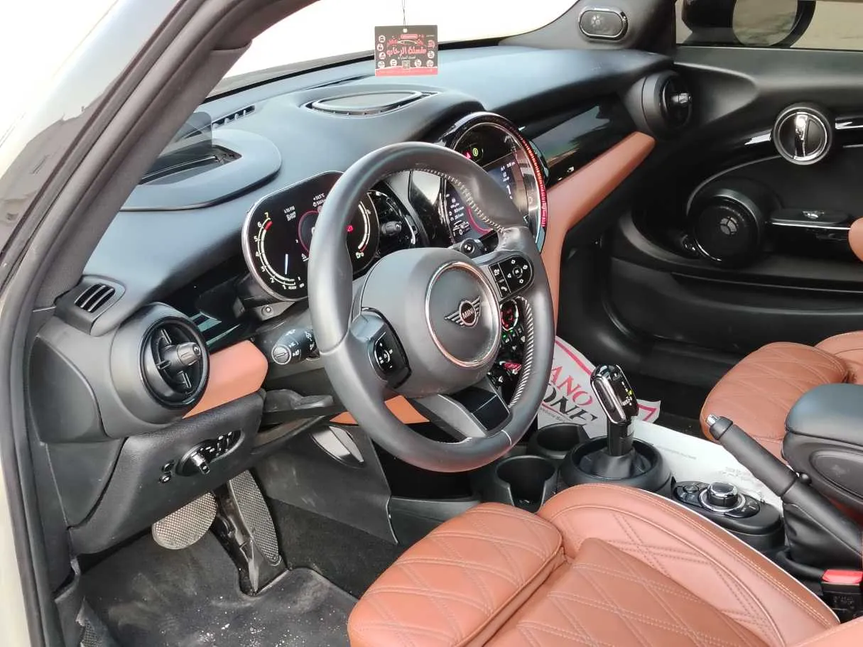 Car image 12