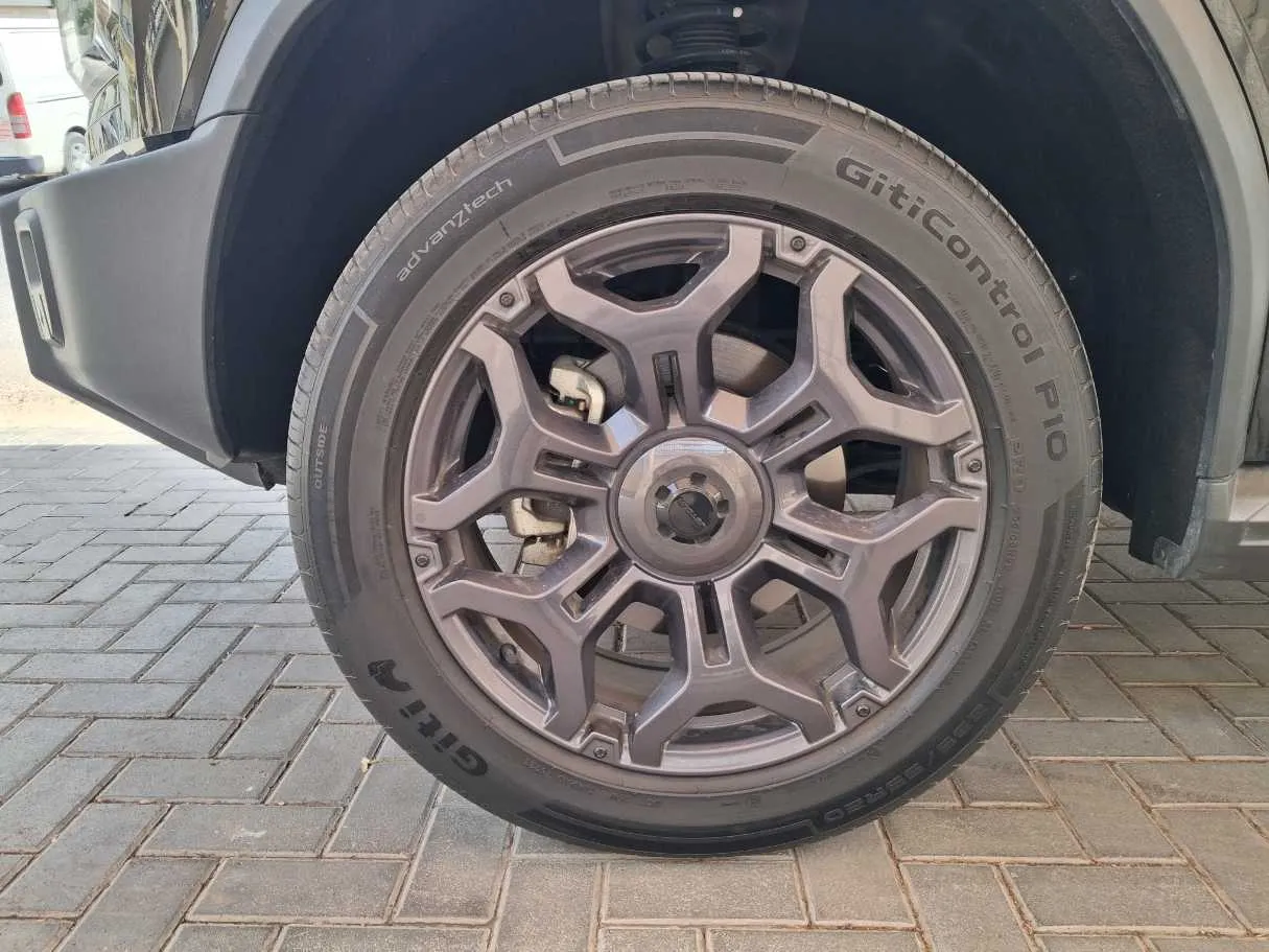 Car image 9