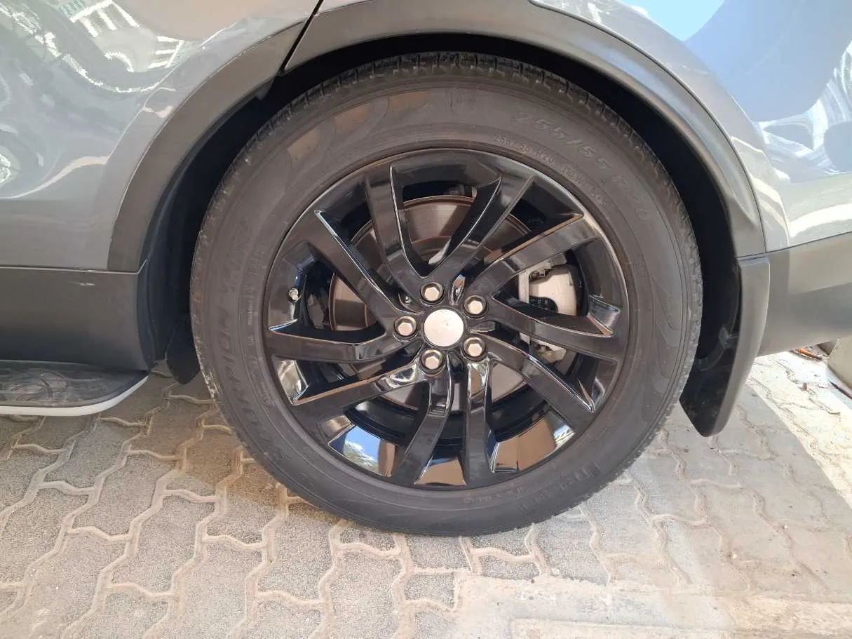 Car image 9