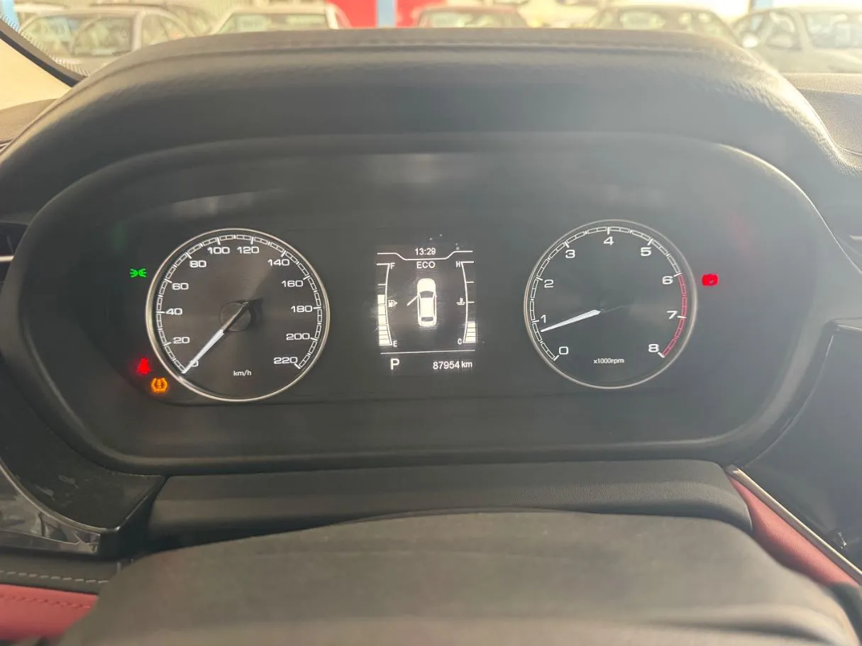 Car image 10