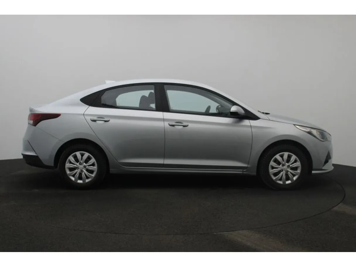 Car image 13