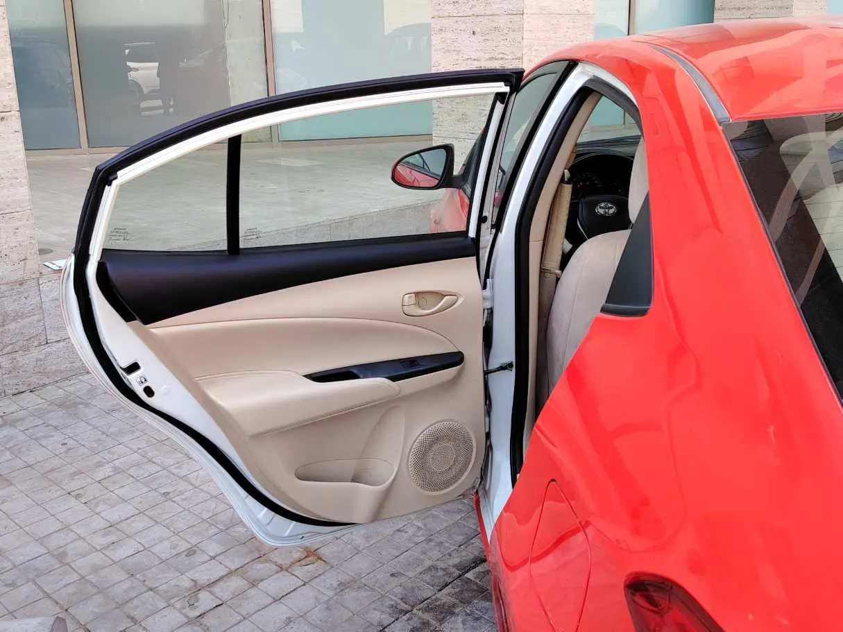 Car image 13