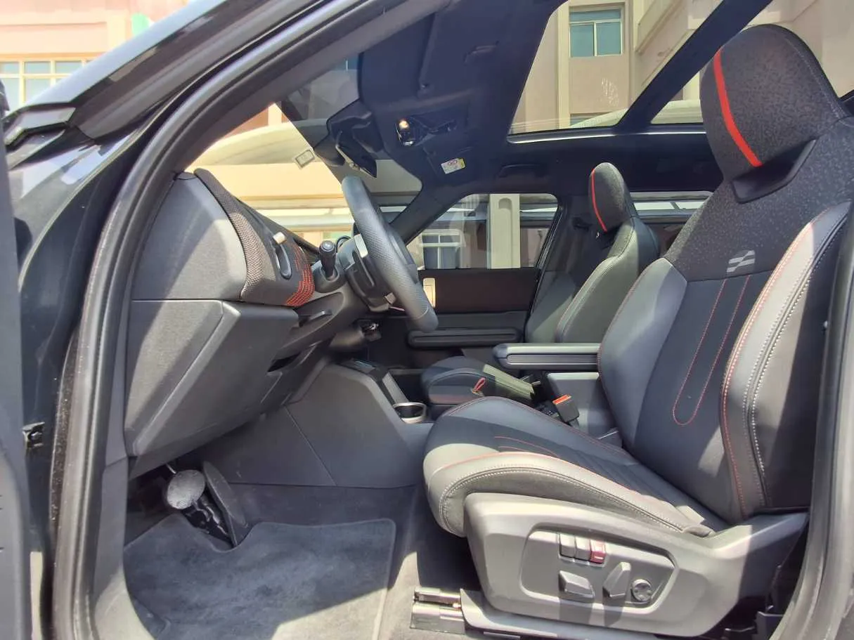 Car image 12