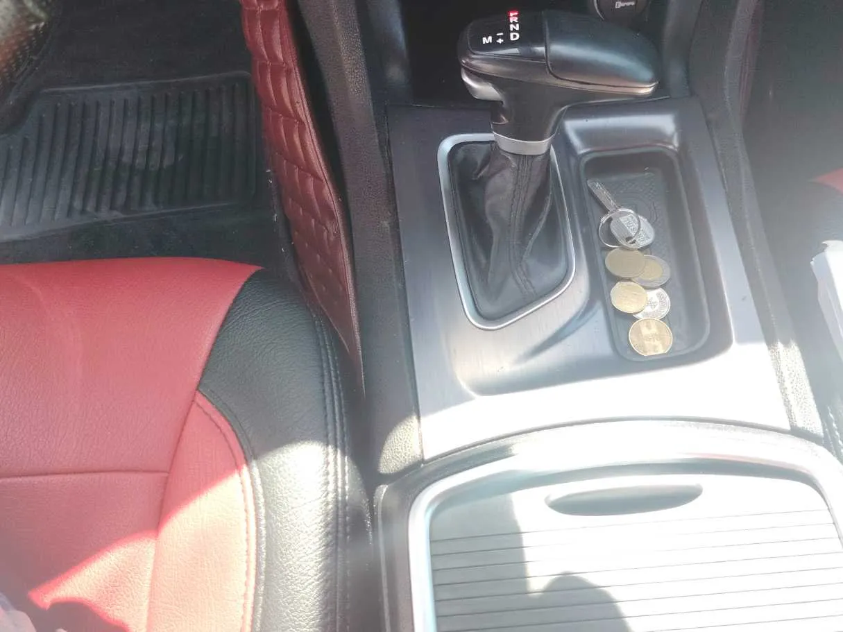 Car image 19