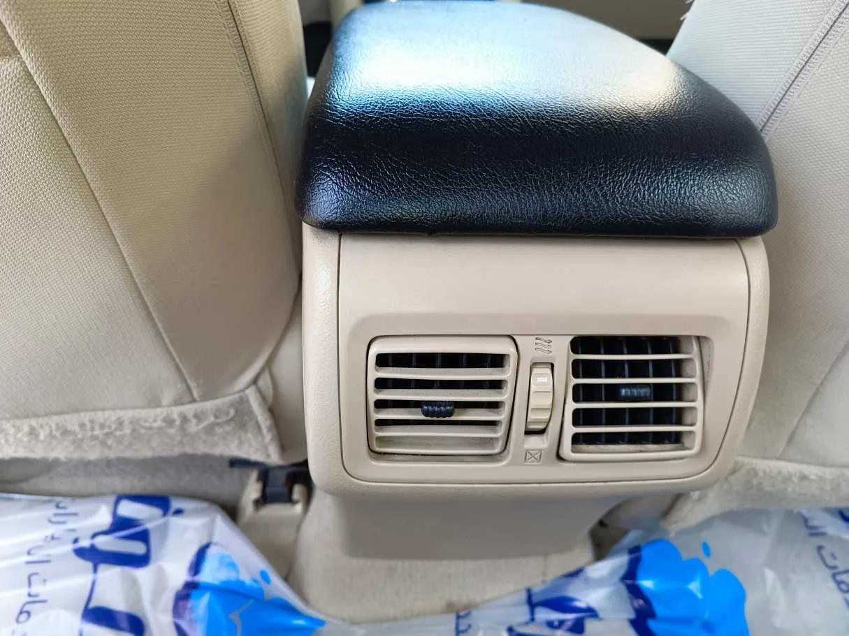 Car image 30