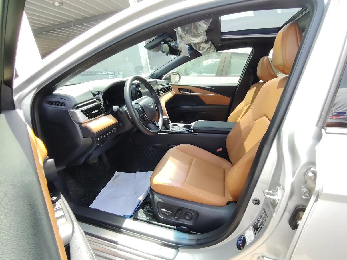 Car image 15