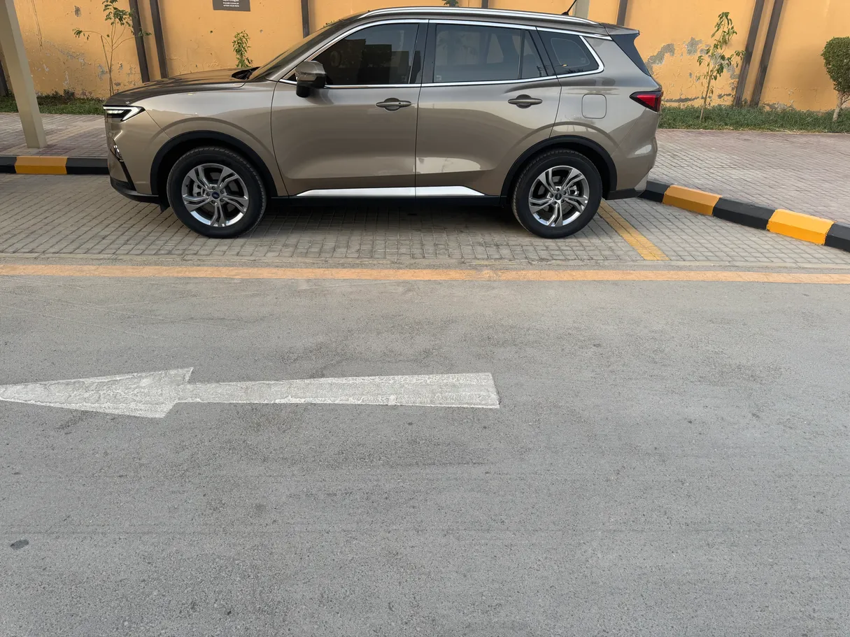 Car image 8