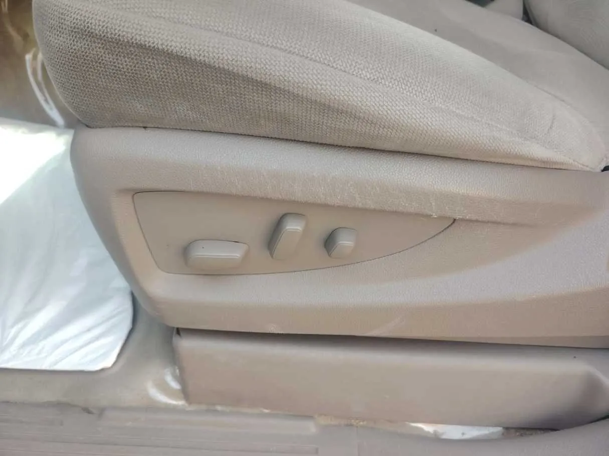 Car image 34