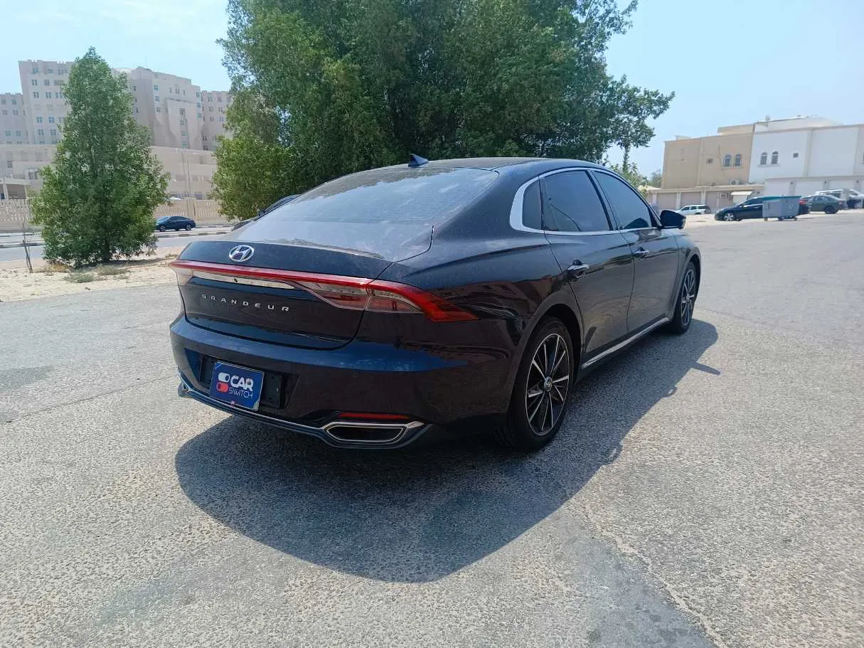 Car image 5