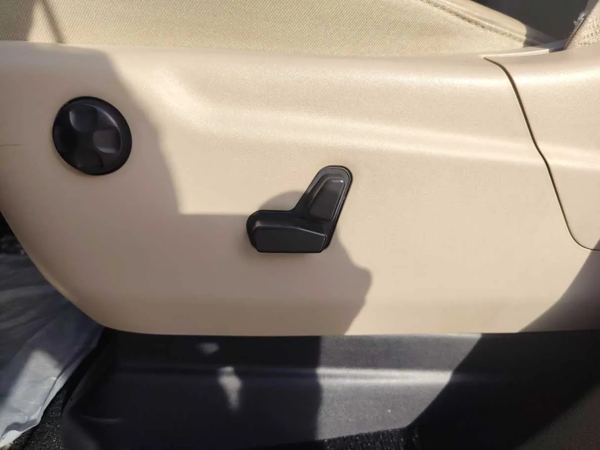 Car image 29