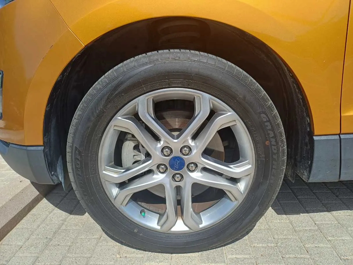 Car image 9