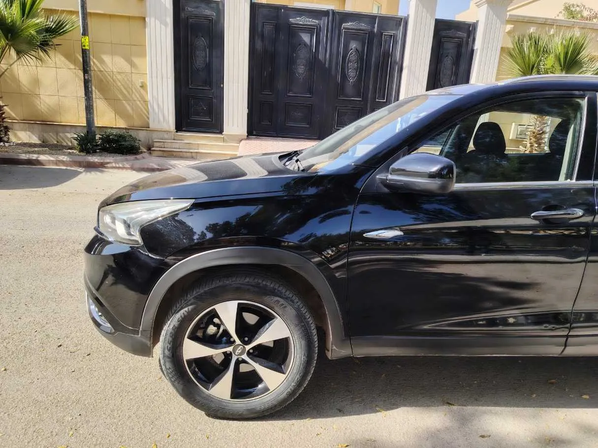 Car image 9