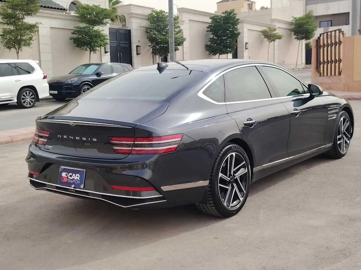 Car image 5