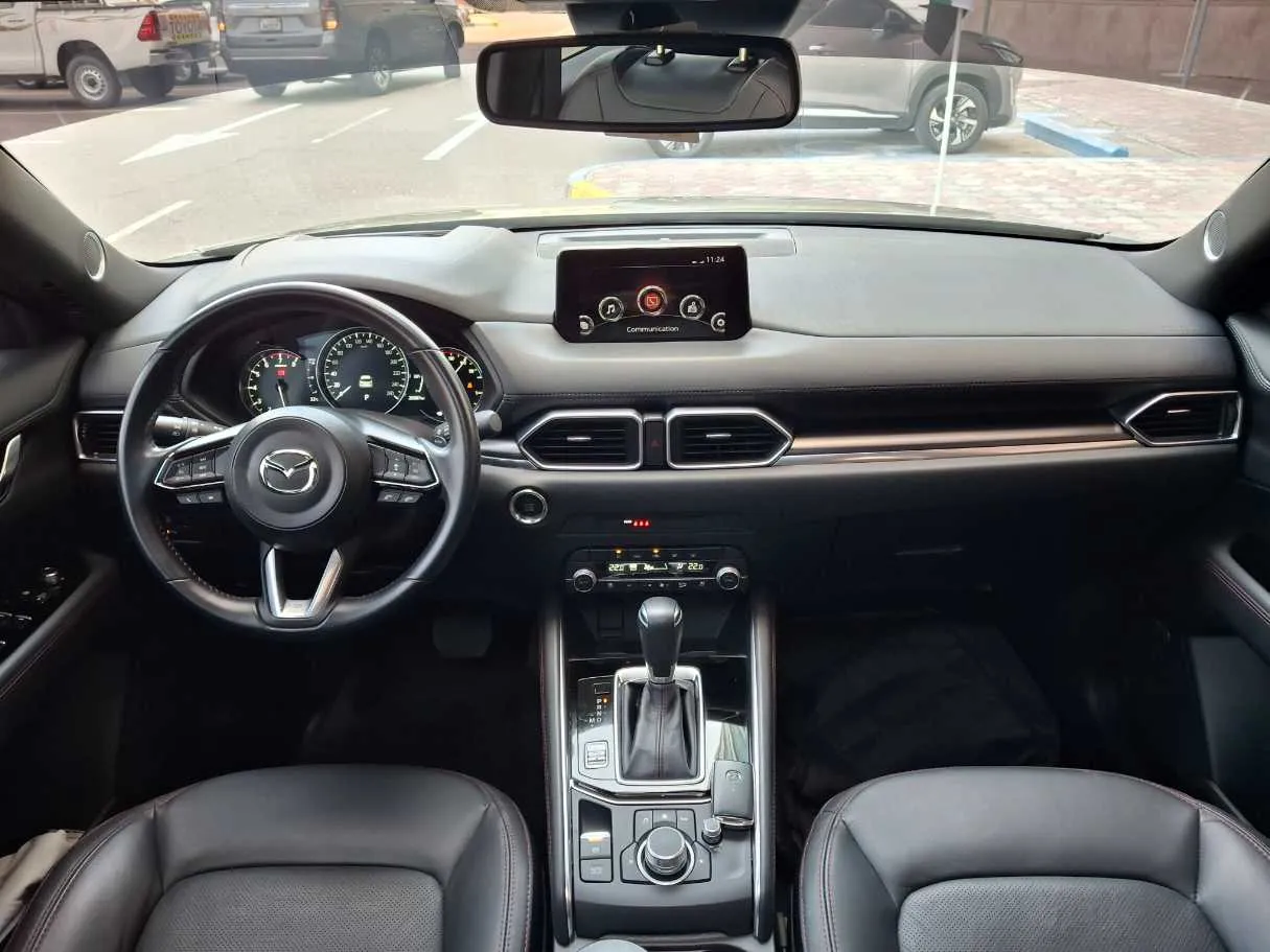 Car image 15