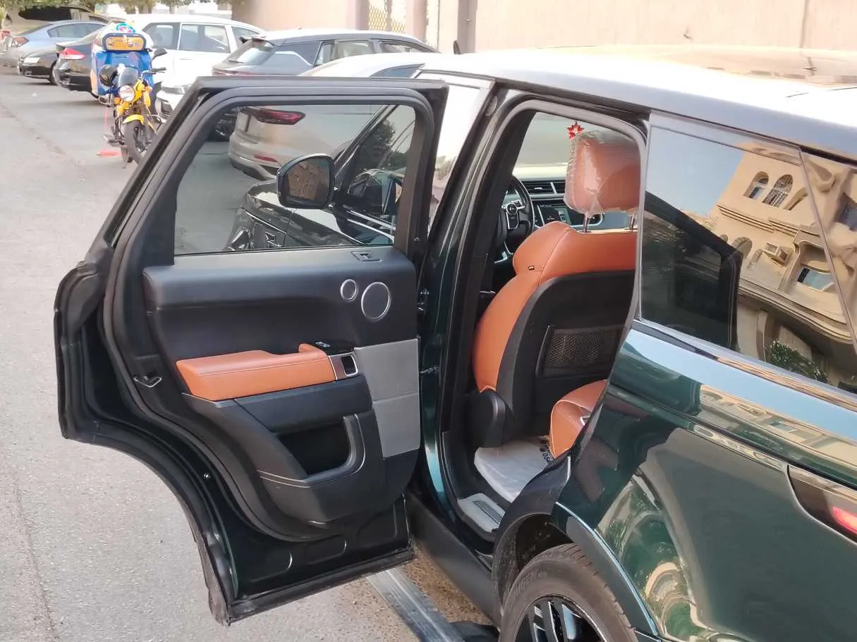 Car image 13
