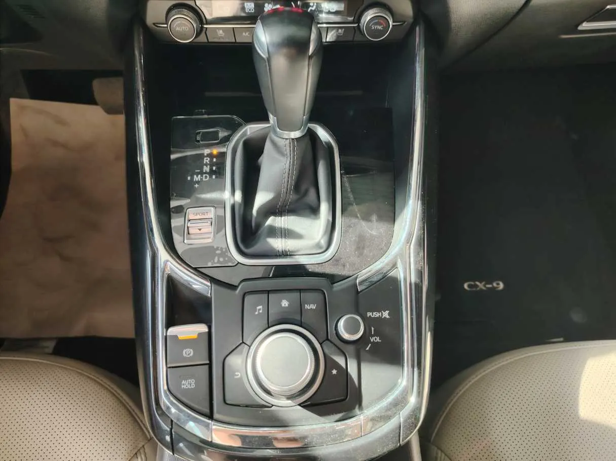 Car image 29