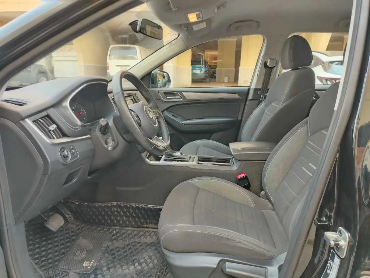 Car image 14
