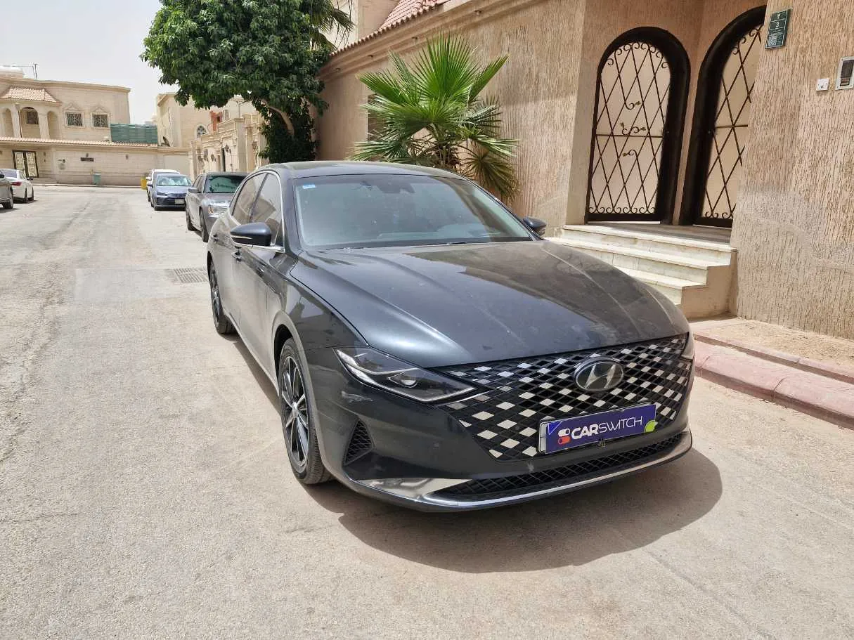 Car image 3