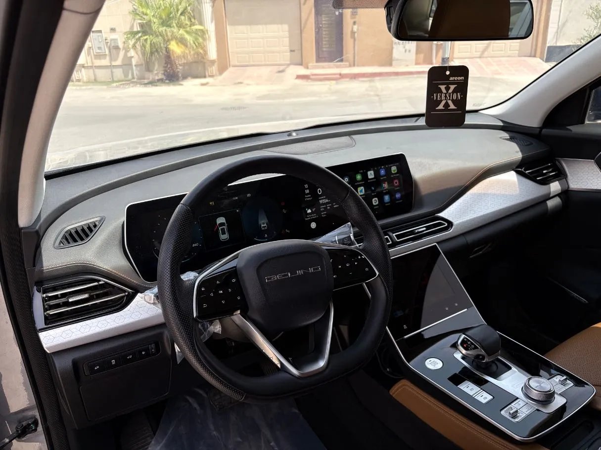 Car image 13