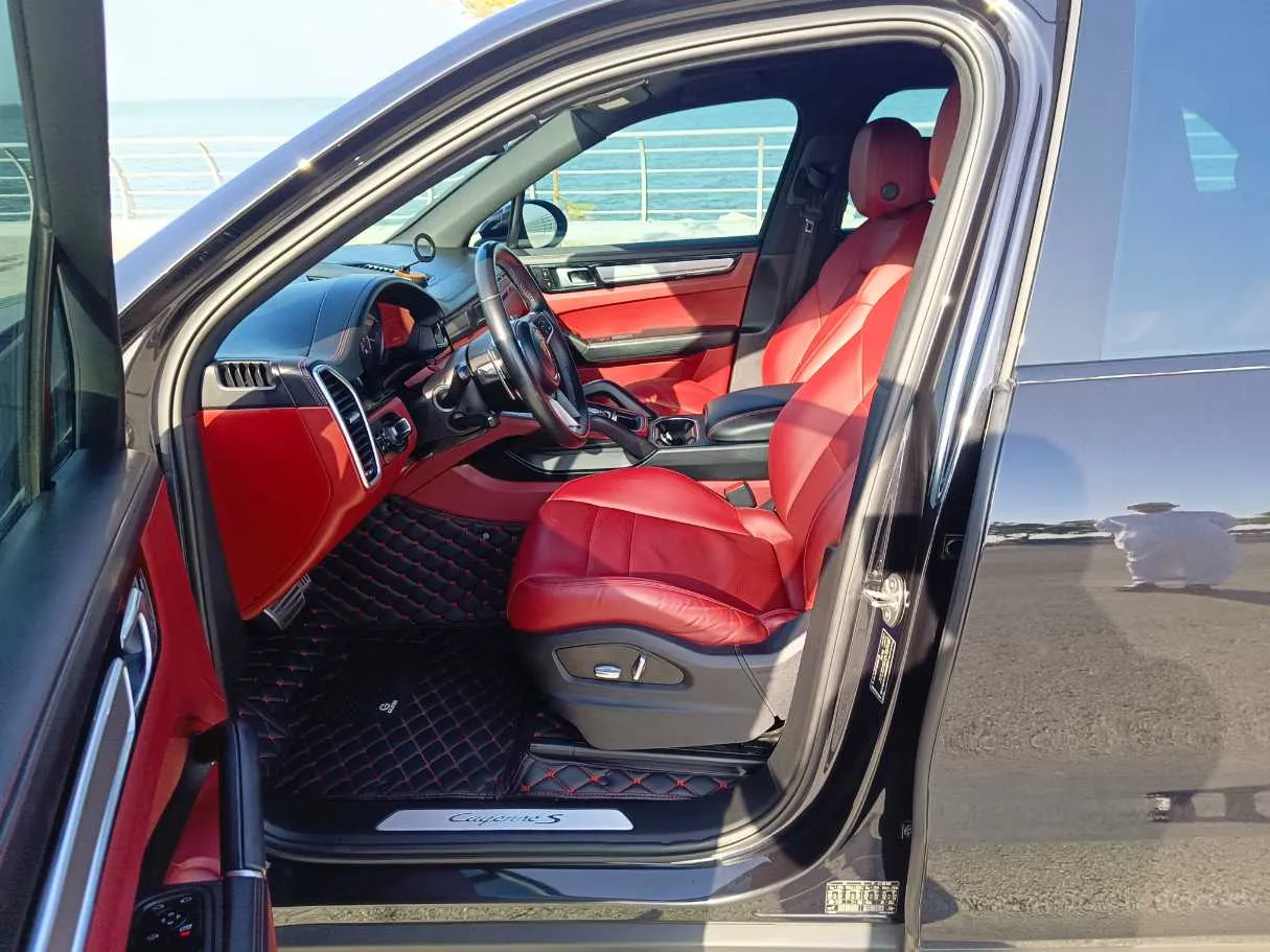 Car image 13