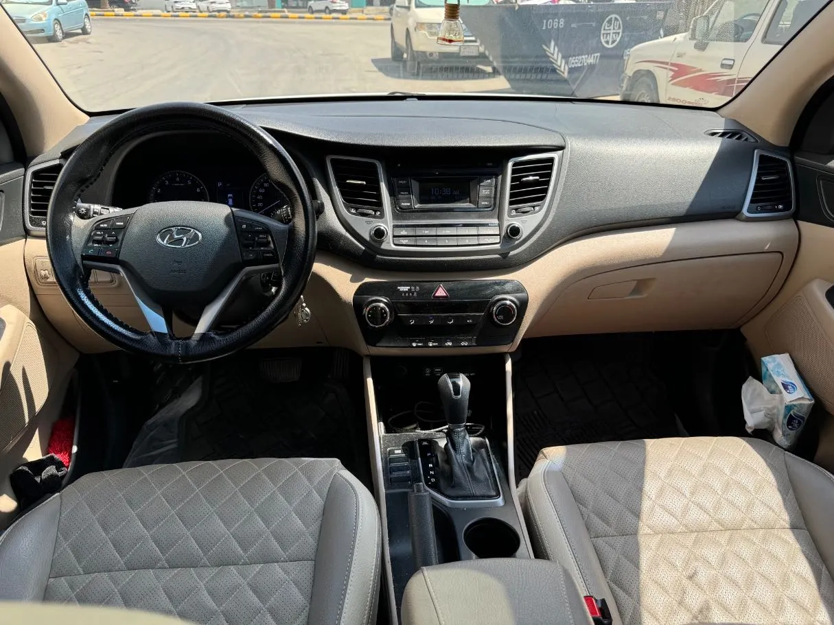 Car image 16